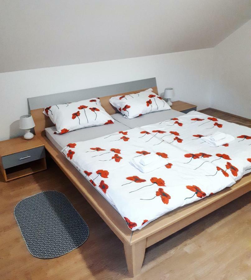 Apartman Lena Tusilovic Exteriér fotografie